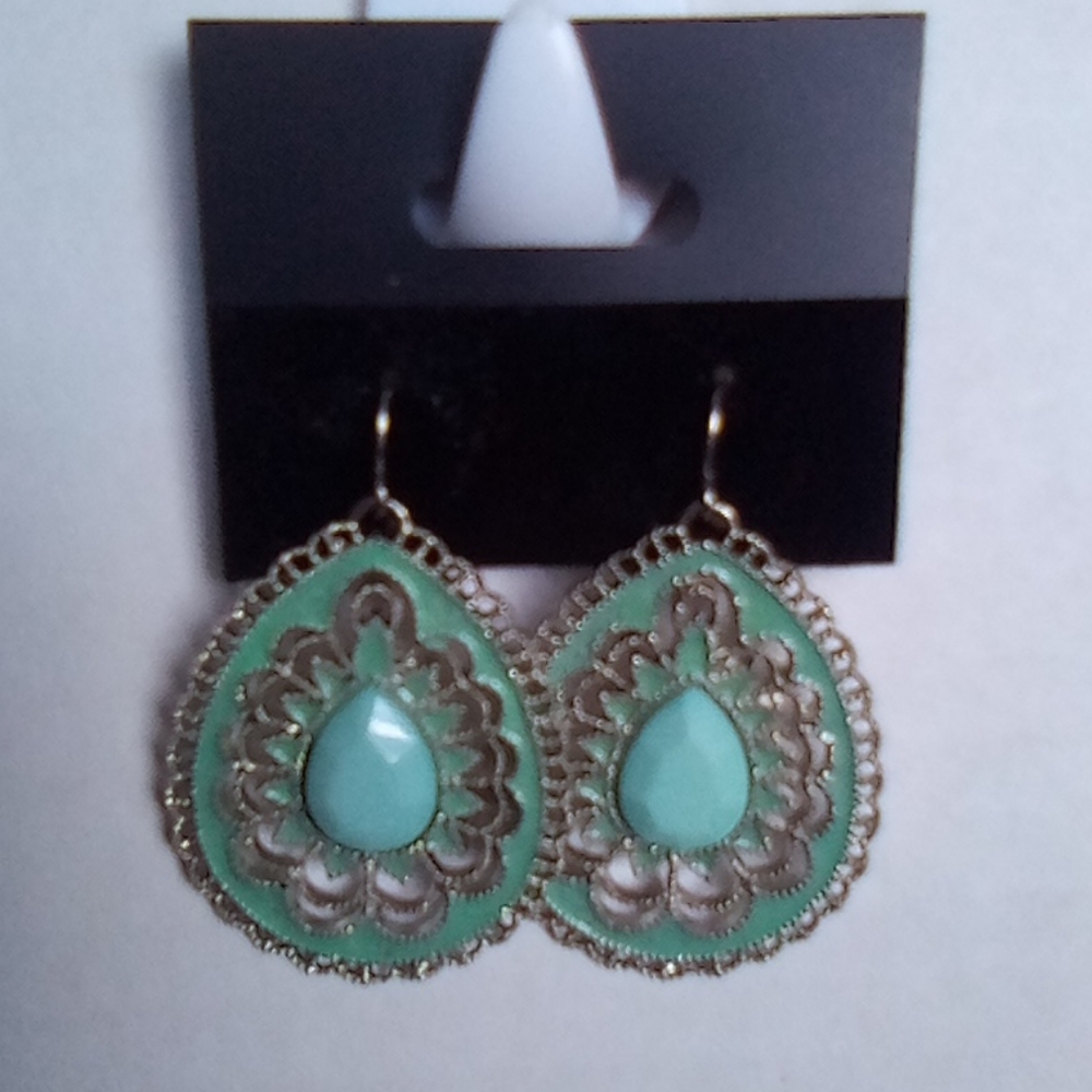 Earring - Picture 4 of 4